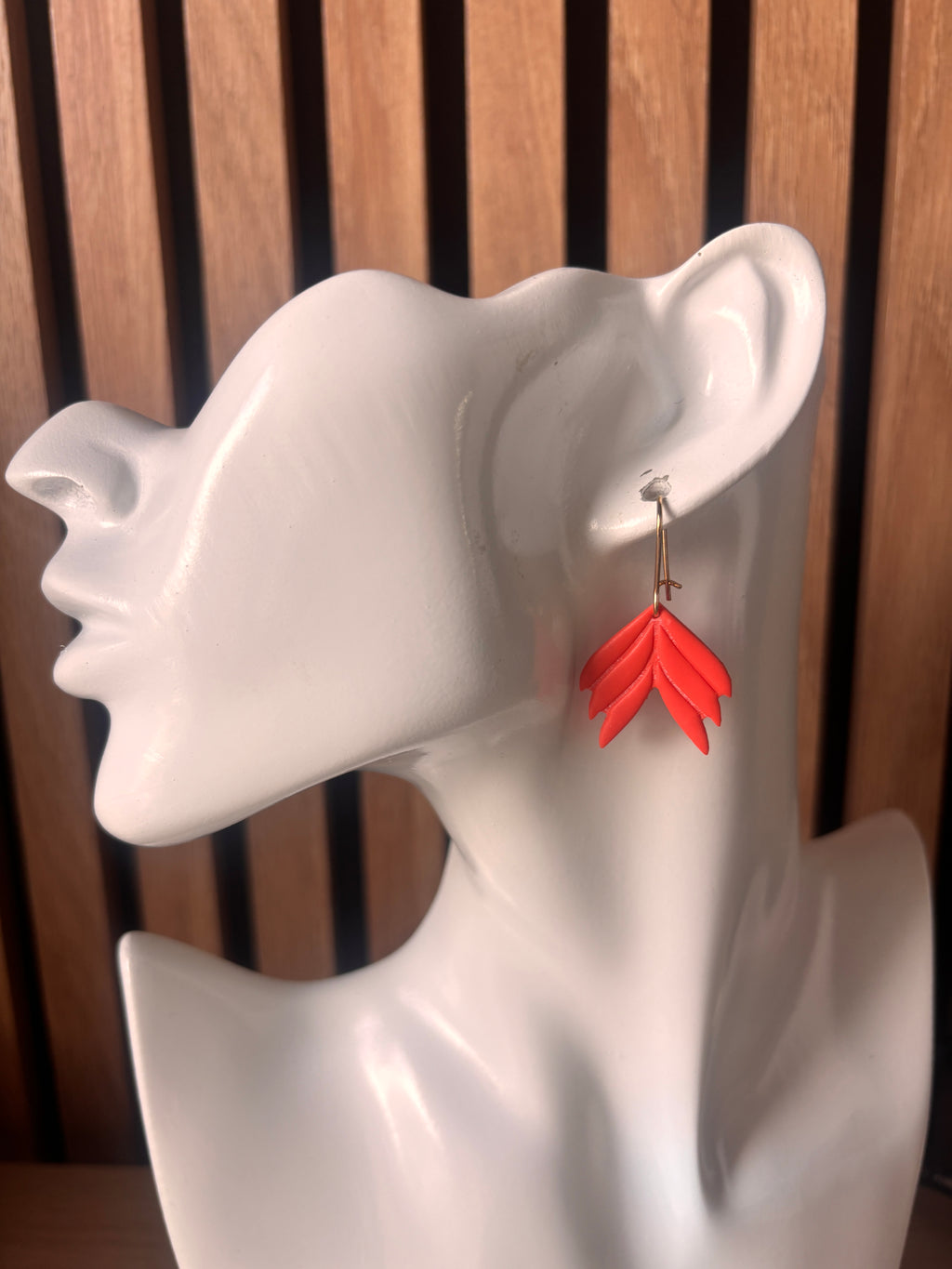 Caro oorbellen poppy rood
