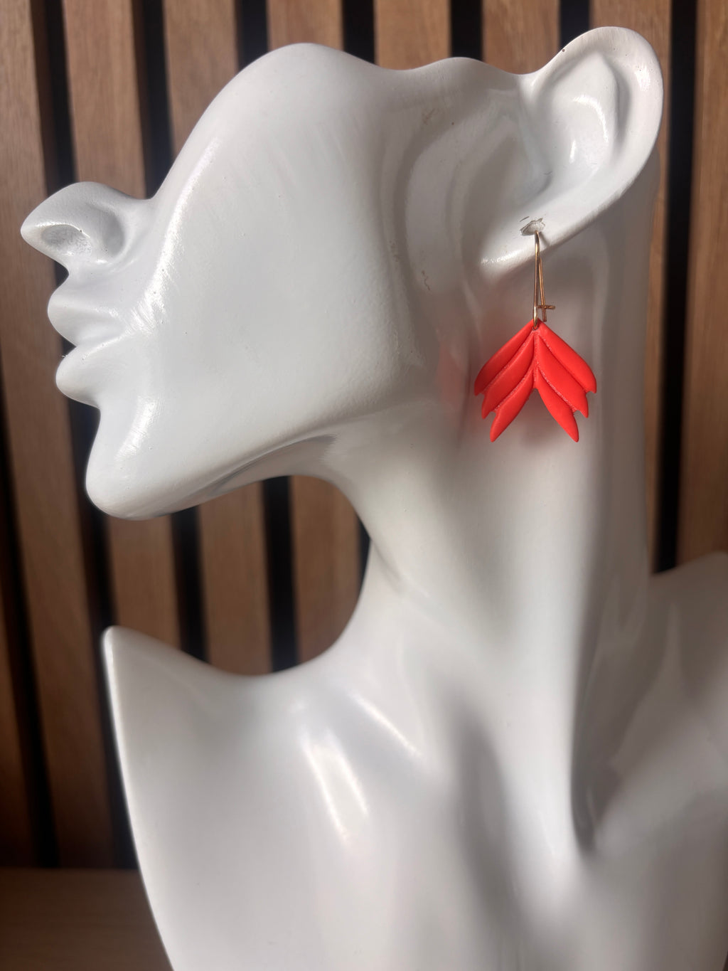 Caro oorbellen poppy rood