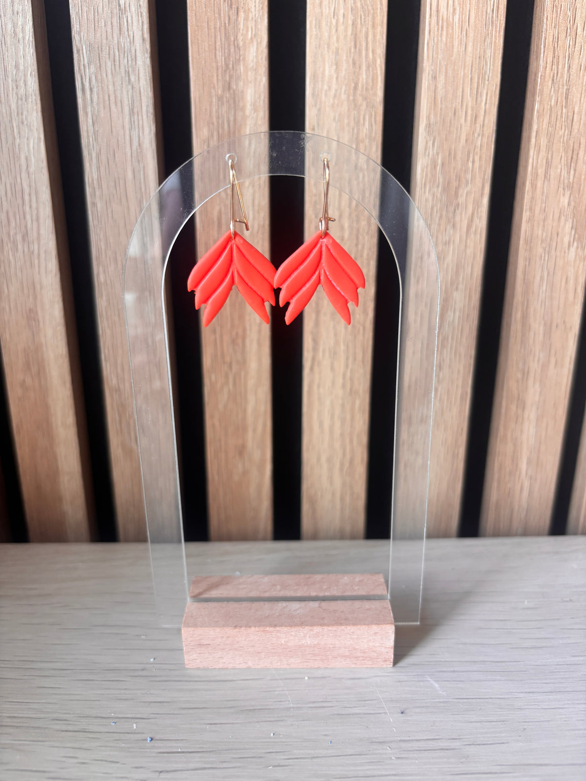 Caro oorbellen poppy rood