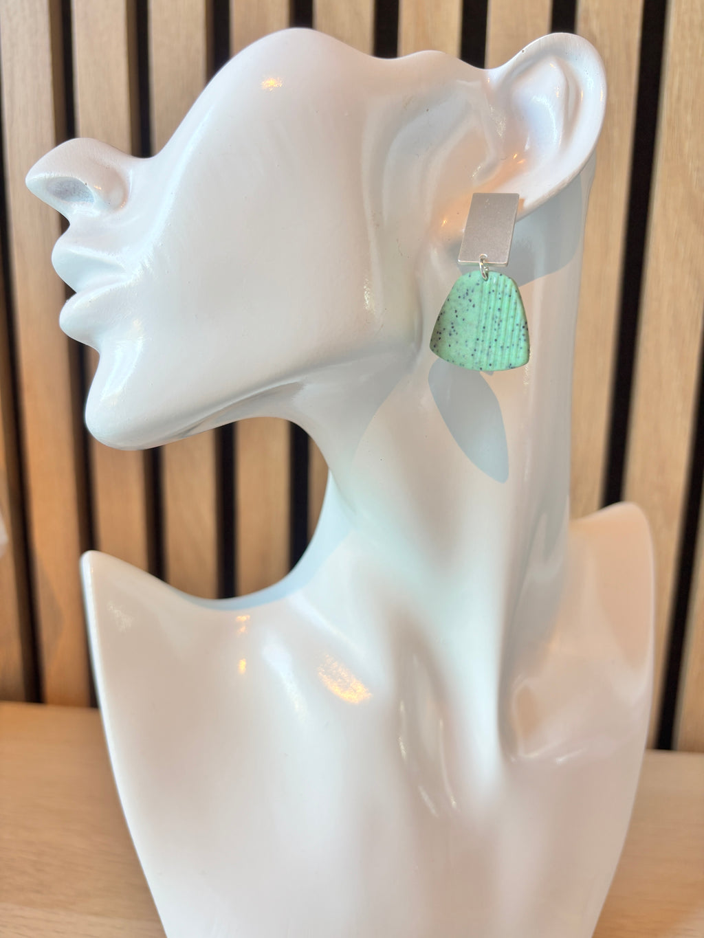 Bowie oorbellen groen zilver