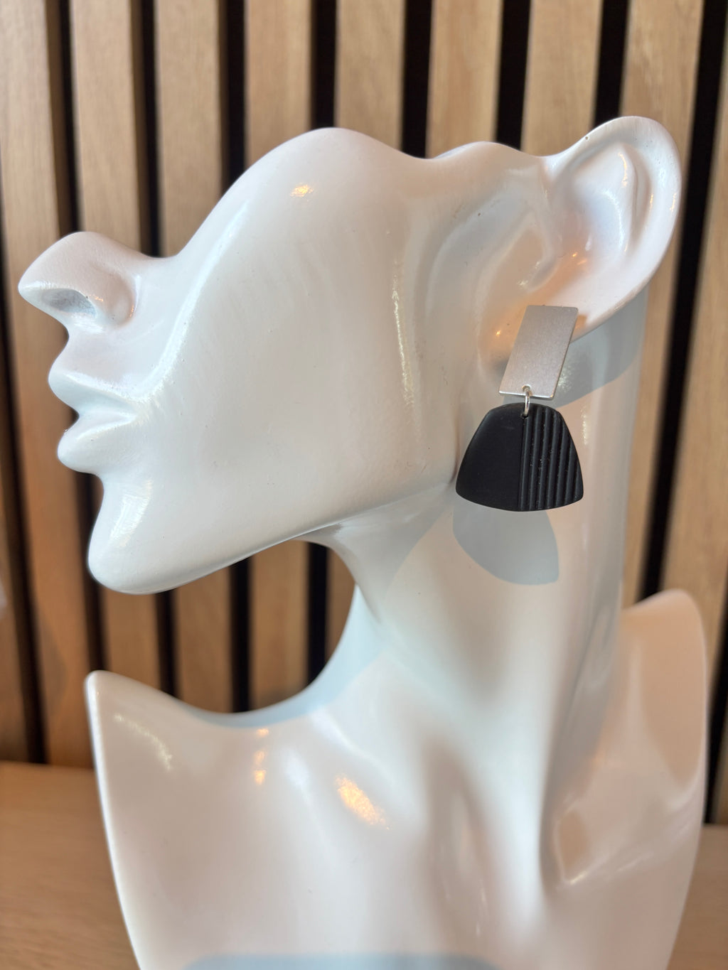 Bowie oorbellen zwart zilver